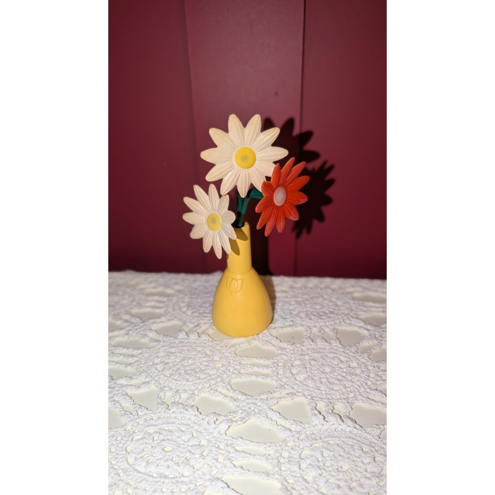 RARE VINTAGE 1980-90's PRETEND PLAY LITTLE TIKES KIDS YELLOW VASE WITH 3 FLOWERS